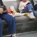 지하철 <b>의자</b>에 신발신고 올라가기 괜찮나요?