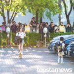 그냥은 못 지나치는 타입’ (웬디의 영스트리트 출근길) [<b>HD</b>포토]