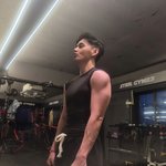 <b>뷔</b> 인스스 보는데 몸이 이게 맞나