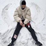얘들아 이거 더보이즈 중에 한 <b>명인</b> 거 같은데 누구임?