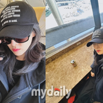 올블랙 공항룩→짜장면 먹방… 산다라박의 반전 매력