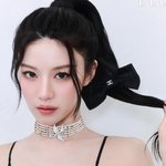 고윤정, 확신의 고양이상…샤넬 <b>머리핀</b>+목걸이로 포인트 [해시태그]