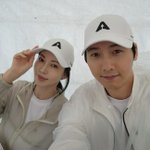 김소연<b>이상우</b>, 궂은 날씨 뚫고 커플룩 데이트…연예계 대표 잉꼬부부