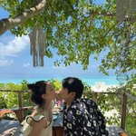 에일리최시훈, 몰디브서 입맞춤…달콤 허니문