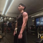 BTS 뷔·정국, 나라 지키는 '특급 팔뚝' 공개…송강과 깜짝 만남까지