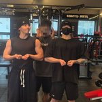 BTS 뷔x정국x송강, 몸매까지 훈훈하면 어떡해..성난 근육 자랑