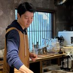  황금연휴 카페 사장의 여유 “400도 <b>모래</b>에서 끓여내는 커피”