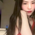 [댓글부탁해] 한소희 <b>침대</b>서 아찔한 유혹 눈빛, 나르시시즘 폭주...