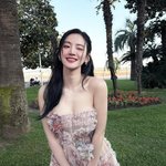 '송민호와 열애설' 박주현, 핑크<b>카펫</b> 등장…청순 글래머로 압도