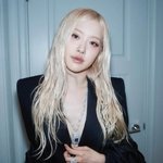 로제는 왜 금발<b>탈색</b>만 고집하는거야?