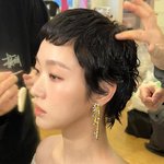 김고은, 파격 숏컷에 금빛 드레스…여신의 자태란 이런 것!