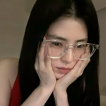 한소희, <b>민낯</b>+안경 '얼빡샷'에도 미모 무슨 일...묘한 섹시美