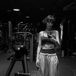 [댓글부탁해] 나나, 감탄만 나오는 빨래판 복근 “매일 운동”