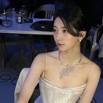 수지, 우아한 백상의 아이콘