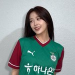 안유진, '유니폼'부터 문제? 시축 어땠길래 온라인에서 '난리'...