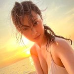 [어케생각해] 카라 박규리, 태양 아래 흠뻑 젖은 채…나른 섹시...