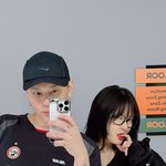 [댓글부탁해] 현아용준형, 커플룩 입고 ‘신혼 데이트’...깨 쏟아지는...