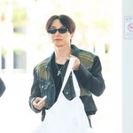 [사진]슈퍼주니어 이특,'휴대폰을 꺼내'