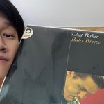 “아날로그 감성+집중의 눈빛”…조이 크러쉬, 재즈의 순간에 머물다→음악적...