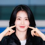 [T포토] 신예은 '<b>미녀</b>의 플러팅에 속수무책'