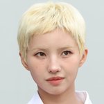 바뀐 스타일링+<b>머리색</b> 시원하게 공개한 여돌