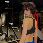 타투 싹 지운 나나, 이번엔 바지 <b>두</b> <b>겹</b>…"살 빼고 몸 만들자"