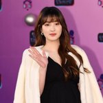 '이혼' 율희, 기싸움 논란 터졌다…17살 많은 대선배에 되받아치며...