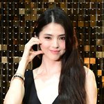 [단독] 한소희, 앤 해서웨이 잇는 ‘CEO’ 될까…영화 ‘인턴’...