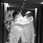 최여진, '돌<b>싱</b>' 남편 얼굴에 쪽…웨딩드레스에 운동화? 남다른 비주얼