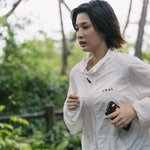 다 왔다” 외쳤던 율희, 우중 <b>러닝</b> 삼매경..꾸밈 제로에도 빛나