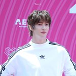 데뷔 때 의상 다시 입혀준 거 너무 감다살임