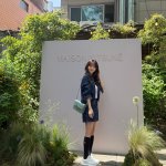 “푸른 봄 햇살 속 미소”…조이현, 청량한 착장으로 근황 전해