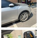 [웃픽] <b>스벅</b> 드라이브스루에 주차해놓고 밥 먹으러 간 아주머니