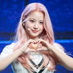 [어케생각해] 대표 성추행 논란 속…메이딘 수혜, 활동 <b>잠정</b> 중단...