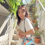 [댓글부탁해] 봄빛 스며든 <b>미소</b>+버터 품은 일상”…기은세, 반려견과...