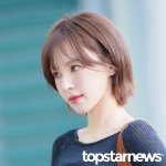 뾰루지 패치를 붙인다’ (웬디의 영스트리트 출근길) [<b>HD</b>포토]