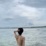 박규영, <b>해변</b>에서의 뒷모습…등 근육 눈길 [DA]