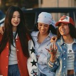 장원영 미국 <b>모델들</b>하고 광고 찍었네