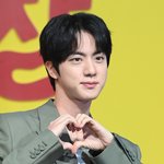 <b>BTS</b> 진 "'핸썸즈'에 잘 맞는 건 정국, 팀 분위기엔 뷔"...