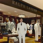 “화이트 수트 각인 <b>미학</b>”…신민아 김우빈, 도회적 고요→강렬 존재감...