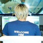 “백금빛 헤어+스튜디오 몰입”…자이언티, 트와이스 채영 창작 열정...