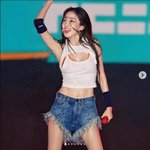 산다라박, 흠뻑 젖은 <b>무대</b> 위 찢은 피지컬…"몸매 관리 미쳤다