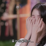 아이유, “경찰 불러야 되는 거 아니에요?” 32번째 생일파티서...