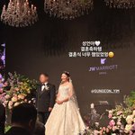 '결혼' 임성언, <b>듬직</b>한 신랑 옆 행복.."드레스 자태 감탄"