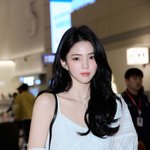 [한강로 컷] 한소희 공항패션, 어두운 밤에도 빛나는 인형 비주얼