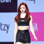 너네는 이게 <b>진심</b> <b>유나</b> 뼈가 자라난 것처럼보임?