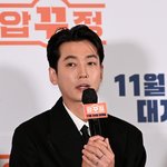 '수영' 정경호, 반지 낀 손에 의미심장 "결혼? 저는 모르죠"...