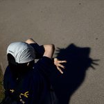 “그림자 놀이 <b>속</b> 유쾌 유영”…<b>우주</b>소녀 여름, 순수한 해맑음→성장...