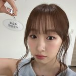 미소와 맑은 눈빛 투명”…<b>우주</b>소녀 수빈, 봄빛 <b>속</b> 설렘→깊은 여운