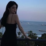 한소희, 칸 레드카펫 수놓았다..고혹적 아름다움